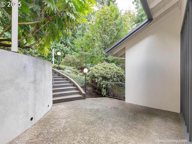 2260 Southwest Humphrey Park Road Portland, OR 97221 - Photo 2 of 13 Gallery Image 2