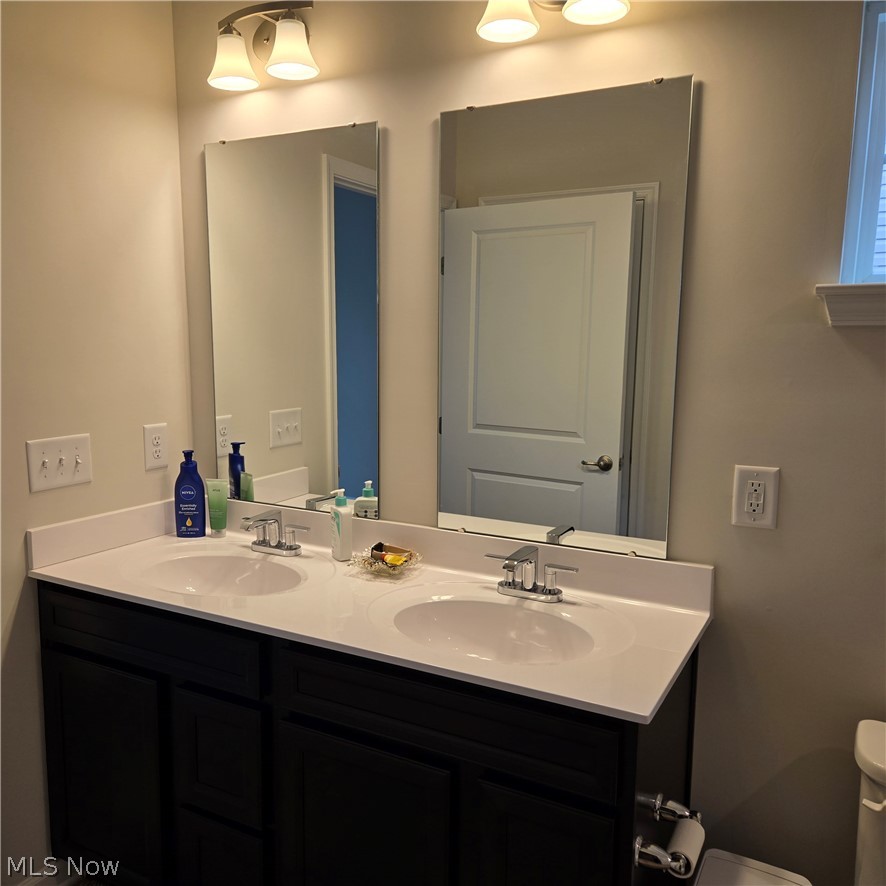 15229 Timber Ridge Drive Middlefield, OH 44062 - Photo 17 of 30 FULL BATH. DOUBLE SINKS