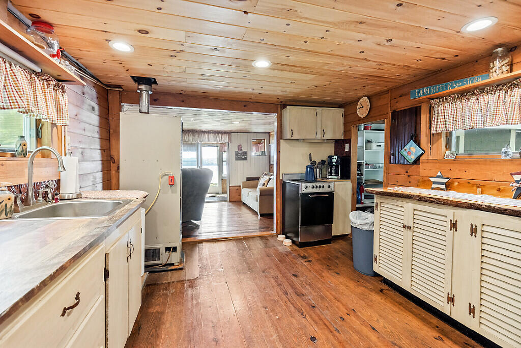 149 Edmonds Lane Burnham, ME 04922 - Photo 10 of 42 10 kitchen