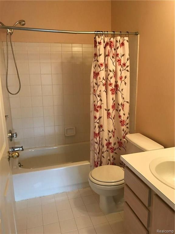 22362 Cape Cod Way Farmington, MI 48336 - Photo 15 of 21