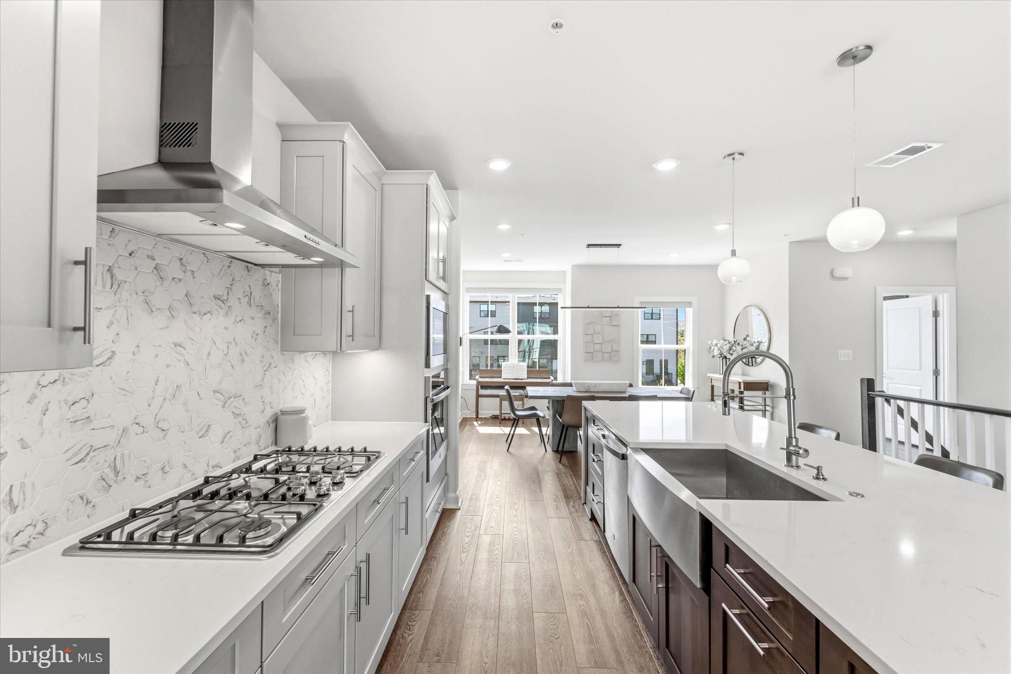 12915 Sunrise Ridge Alley, Unit 74 Herndon, VA 20171 - Photo 2 of 48 a kitchen with lots of counter top space and stove