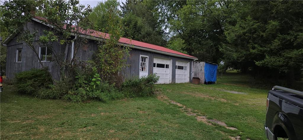 17895 Rte 119 Highway North Punxsutawney, PA 15767 - Photo 13 of 15 a view of a backyard with plants and large trees
