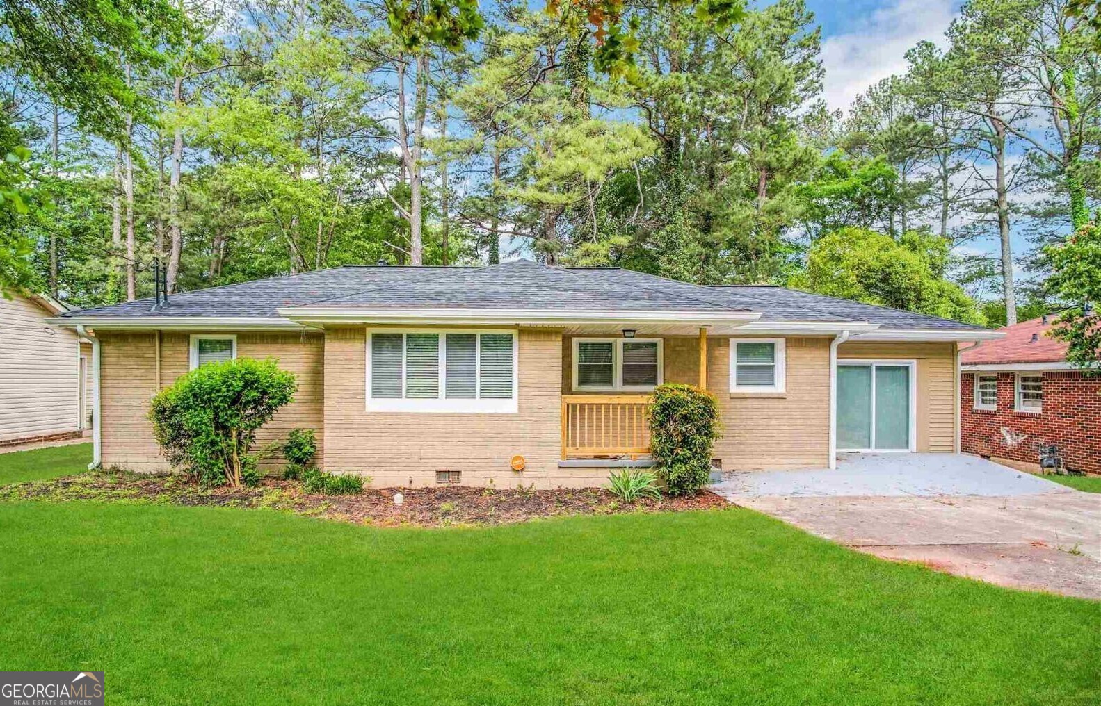 a front view of house with yard and green space