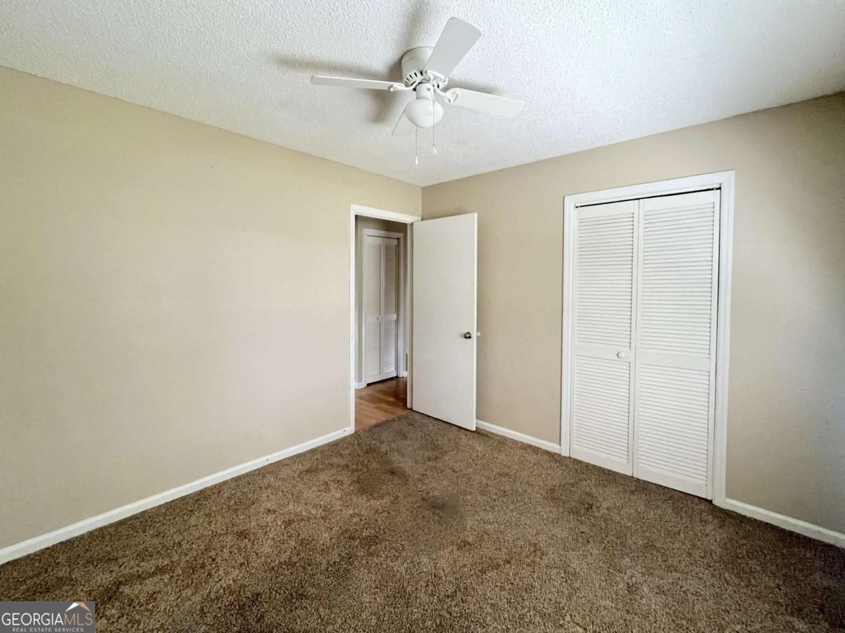 317 Lake View Drive Kingsland, GA 31548 - Photo 21 of 51 an empty room with a ceiling fan and a window