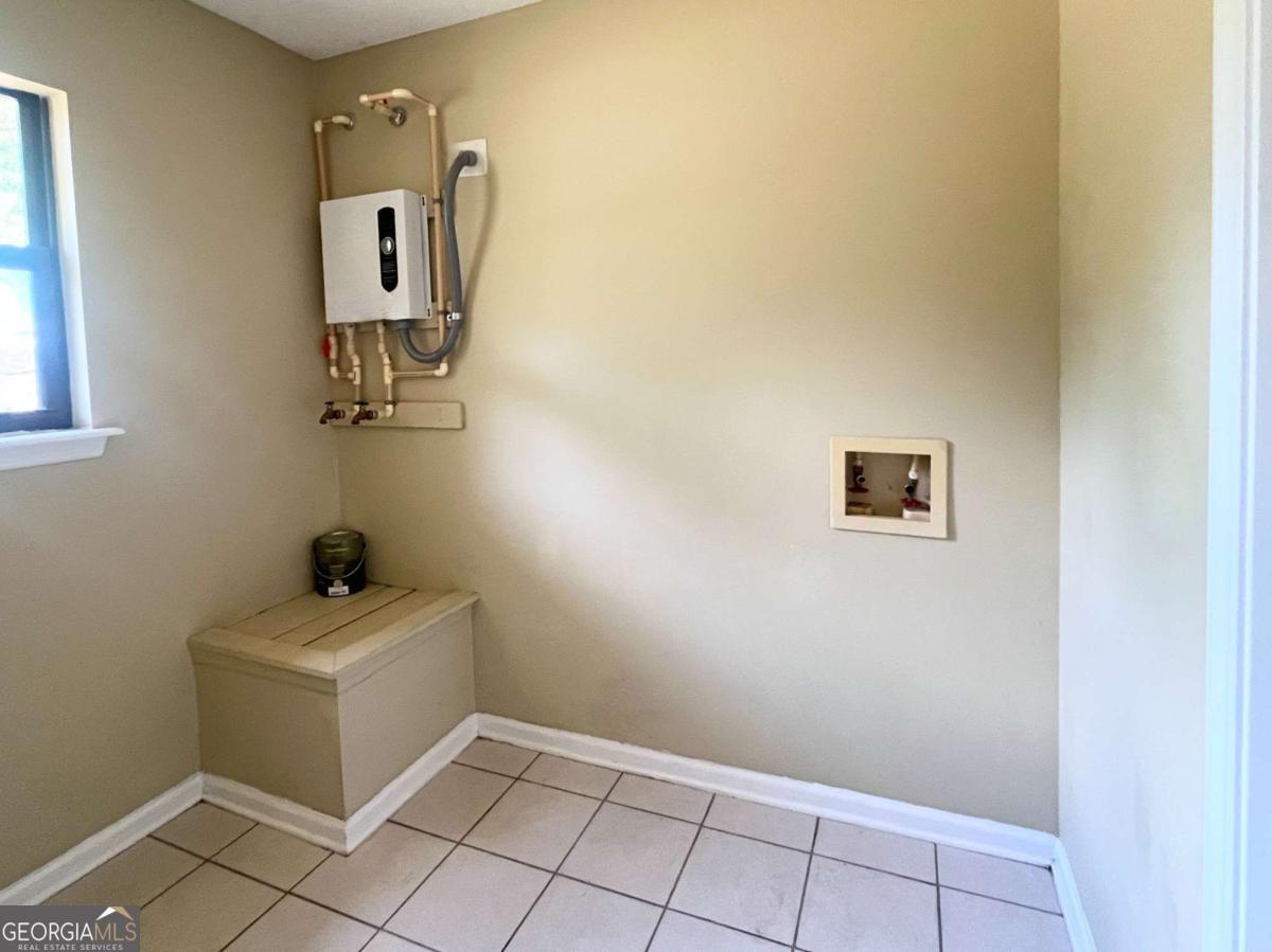 317 Lake View Drive Kingsland, GA 31548 - Photo 29 of 51 Between Garage Entry and Kitchen