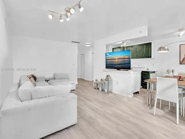 $2,995 | 1688 West Avenue, Unit G06, Miami Beach, FL 33139