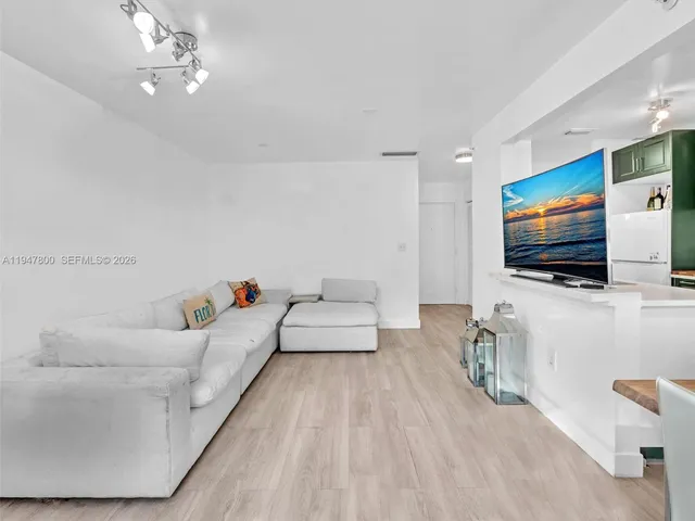 $2,995 | 1688 West Avenue, Unit G06, Miami Beach, FL 33139