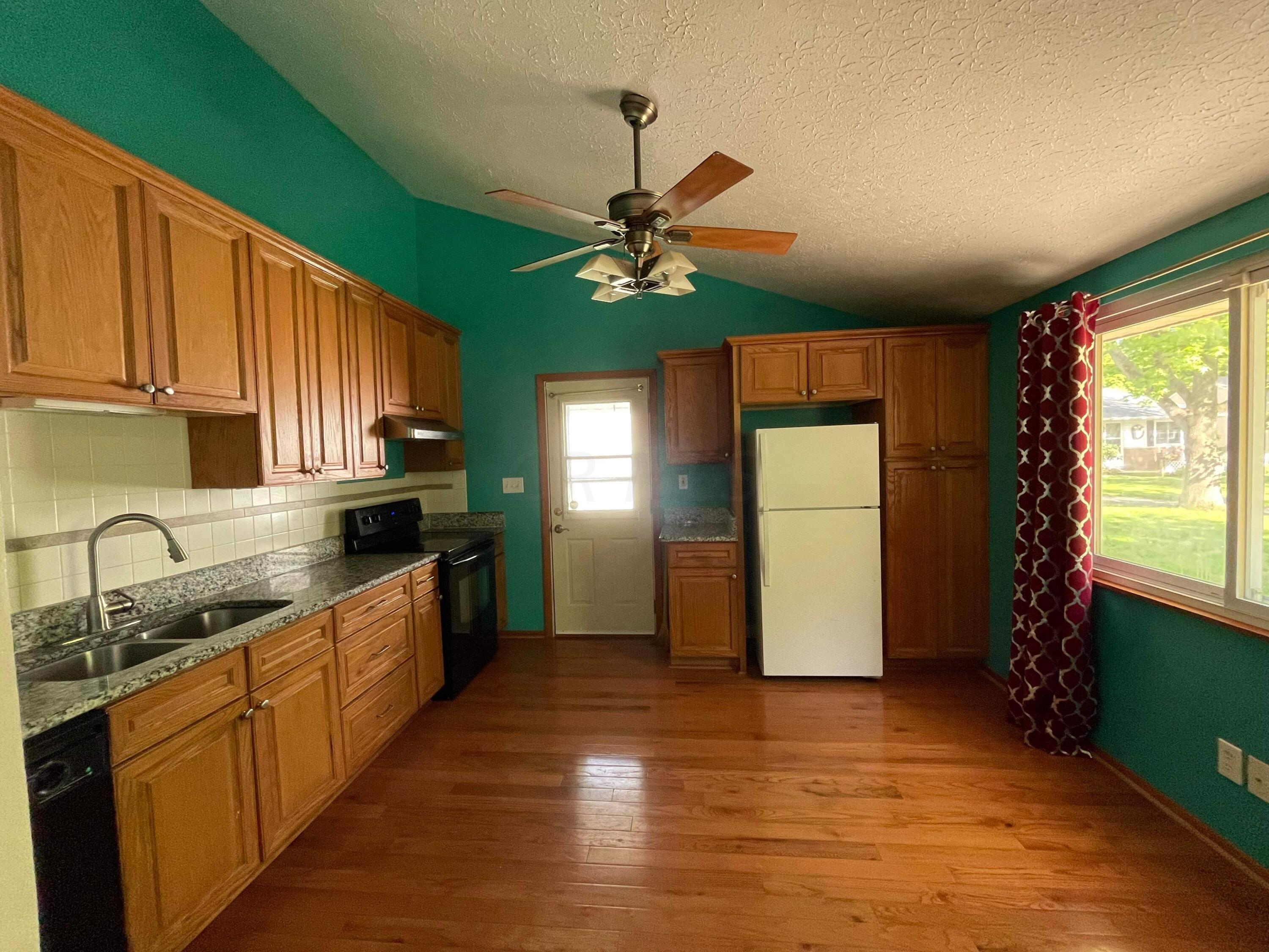 1092 Roche Court Columbus, OH 43229 - Photo 13 of 33 C1BFA339-A2CB-407E-AB88-FF11ACAA5E01