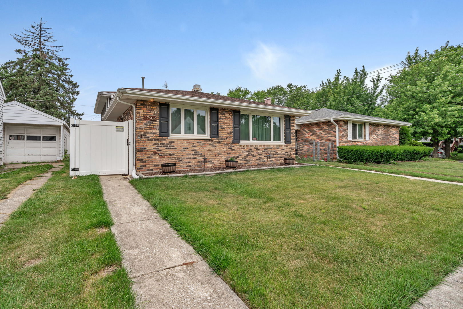 17608 Community Street Lansing, IL 60438 - Photo 4 of 36