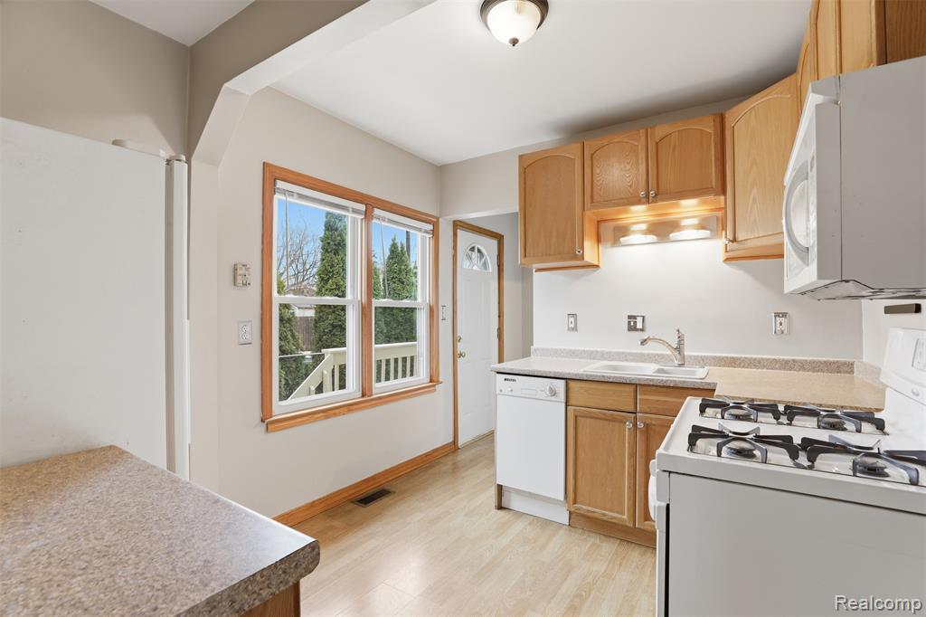 1979 Martin Road Ferndale, MI 48220 - Photo 10 of 36 Gallery Image 10