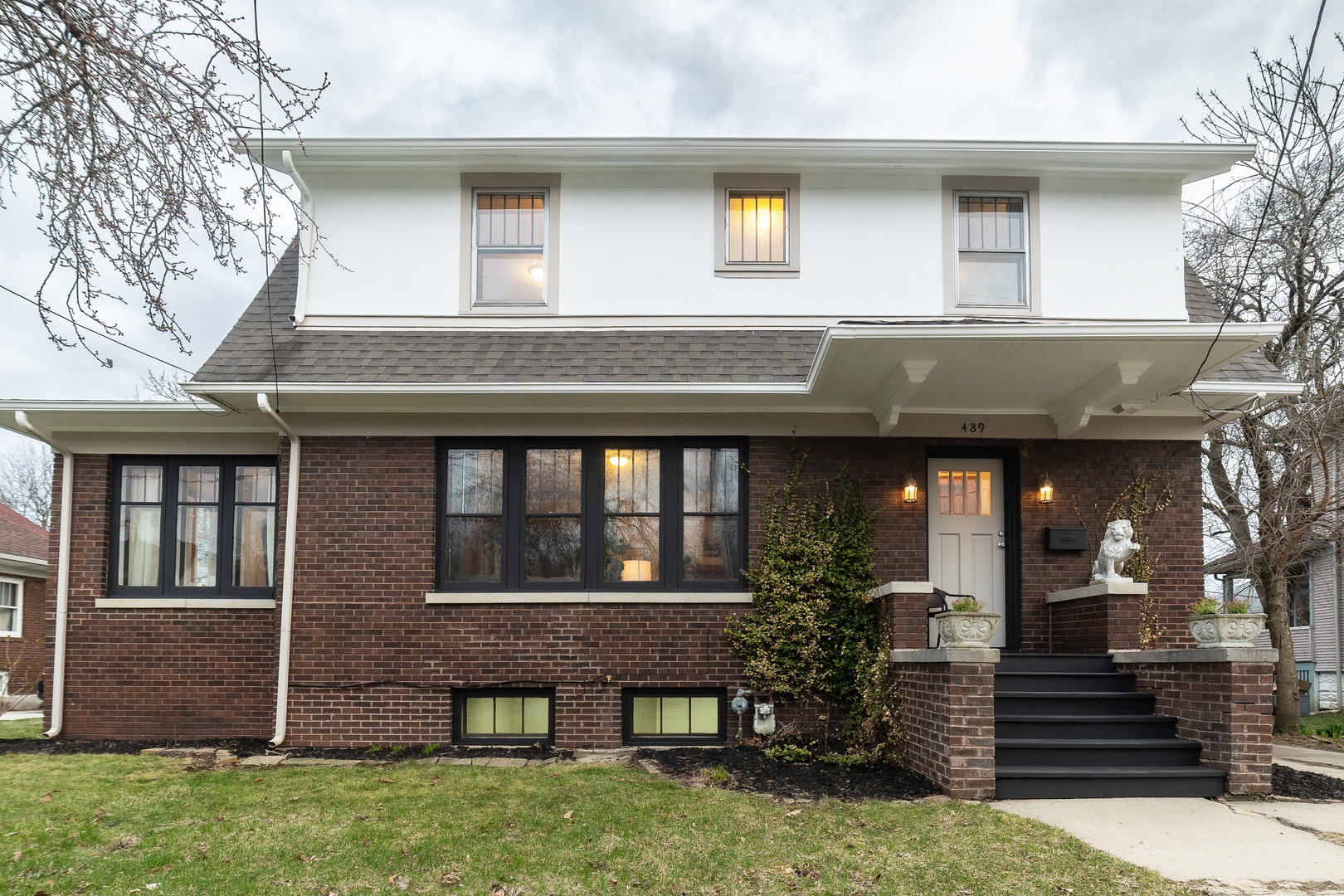 489 Division Street Elgin, IL 60120 - Photo 1 of 40