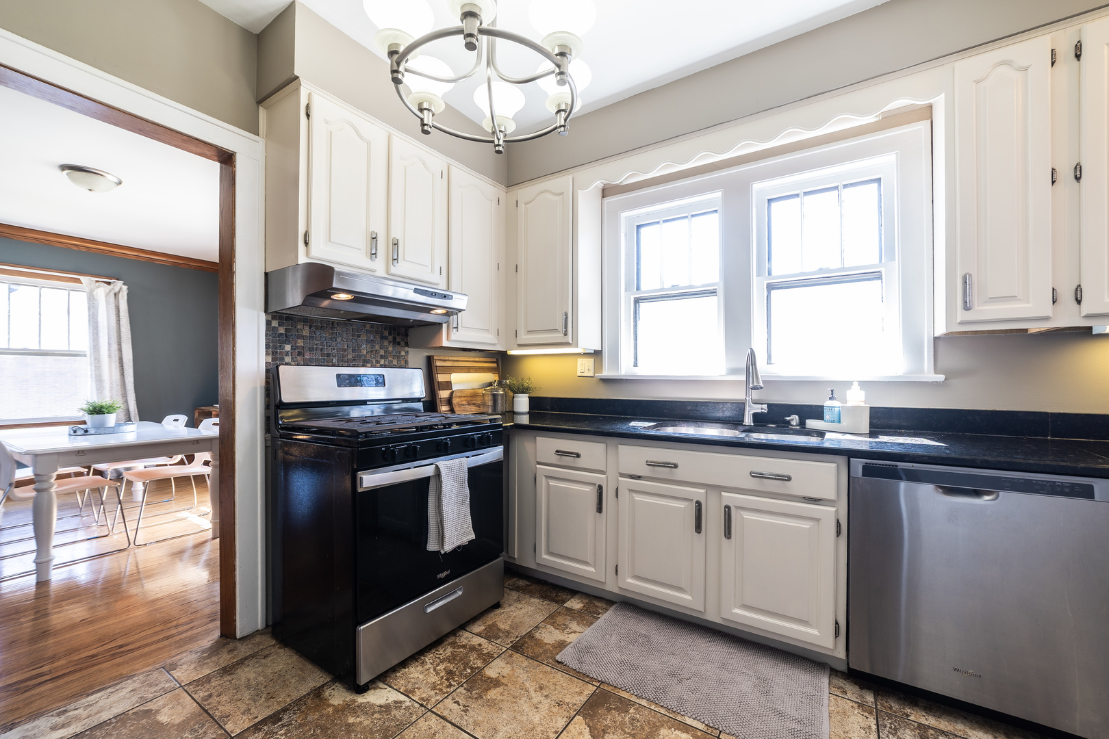 489 Division Street Elgin, IL 60120 - Photo 15 of 40