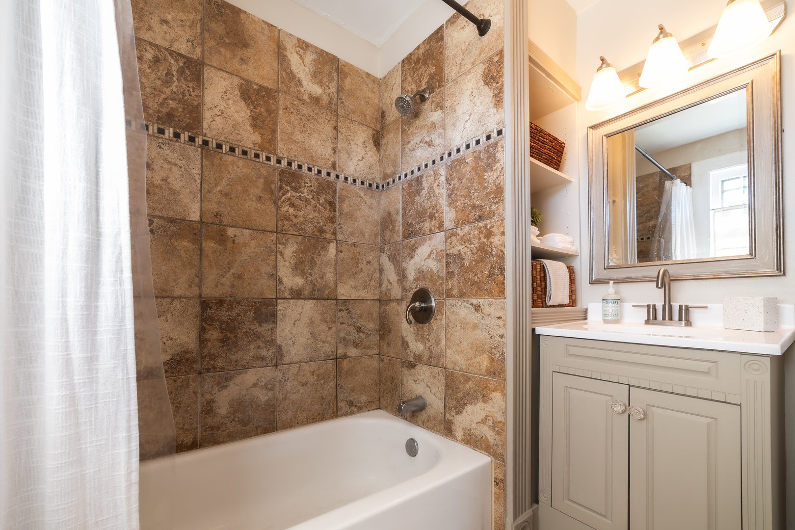 489 Division Street Elgin, IL 60120 - Photo 21 of 40