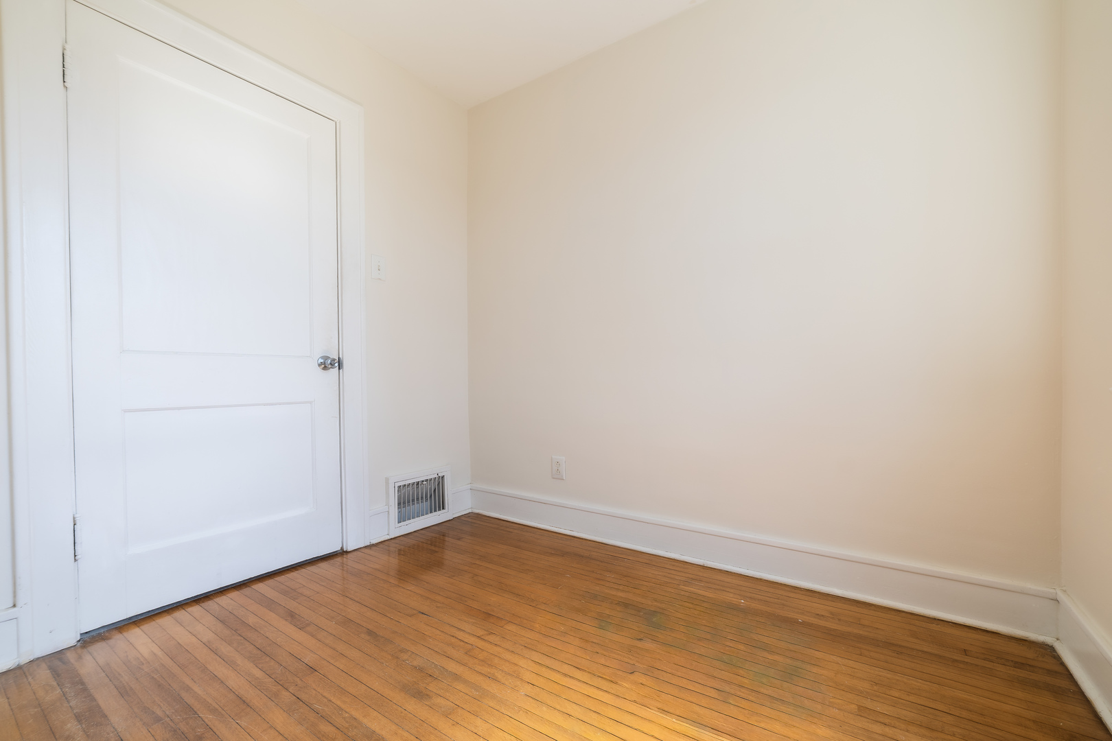 489 Division Street Elgin, IL 60120 - Photo 27 of 40