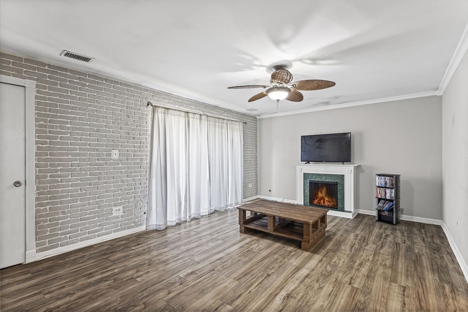 14457 Lamon Avenue, Unit 3N Midlothian, IL 60445 - Photo 5 of 21 a living room with furniture and a fireplace