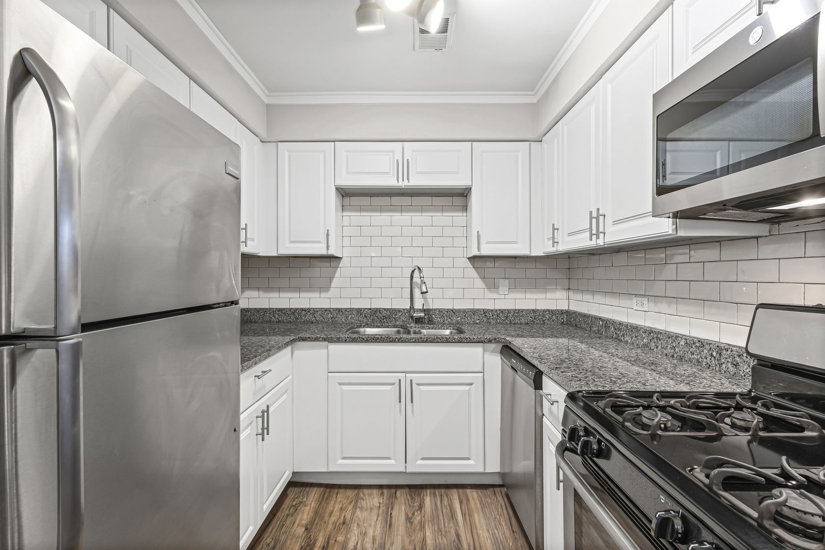 14457 Lamon Avenue, Unit 3N Midlothian, IL 60445 - Photo 10 of 21 a kitchen with granite countertop a sink stove and refrigerator