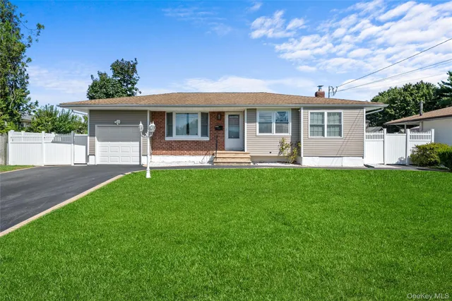 $650,000 | 133 Floyd Street, Brentwood, NY 11717