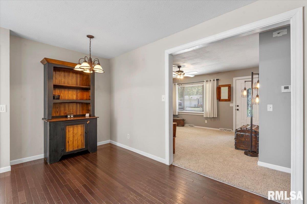 2913 Selkirk Road Springfield, IL 62702 - Photo 15 of 40