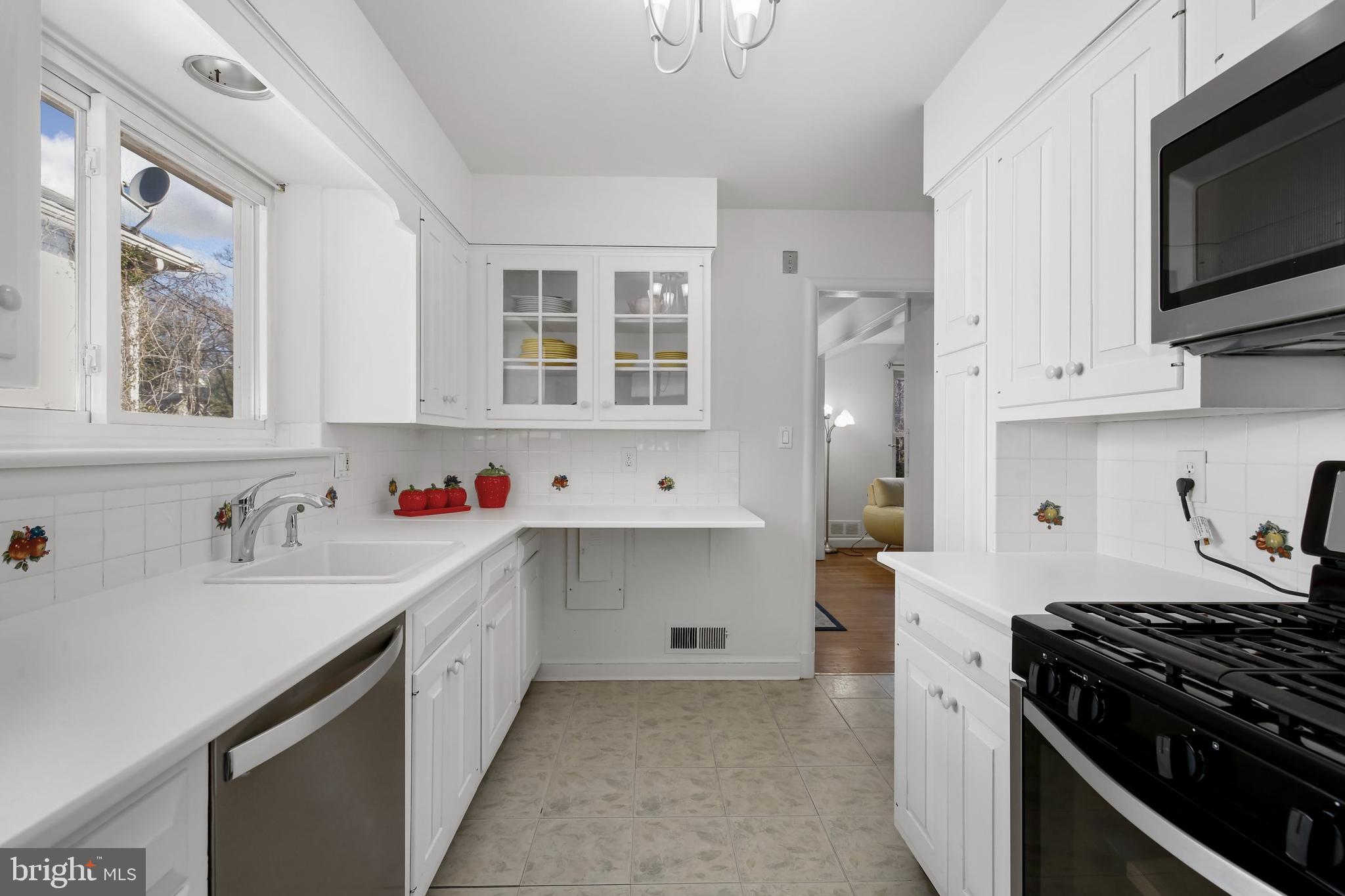 5612 Massachusetts Avenue Bethesda, MD 20816 - Photo 14 of 44