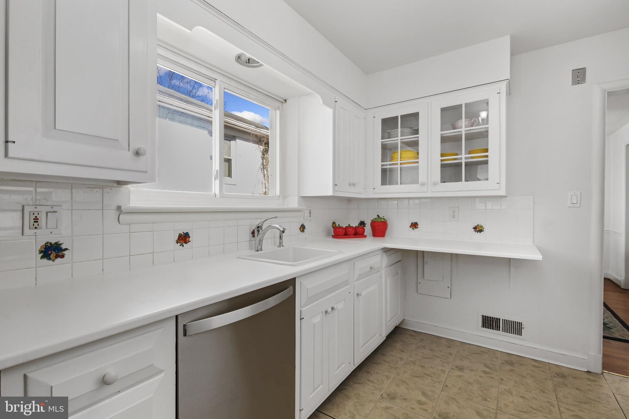 5612 Massachusetts Avenue Bethesda, MD 20816 - Photo 16 of 44