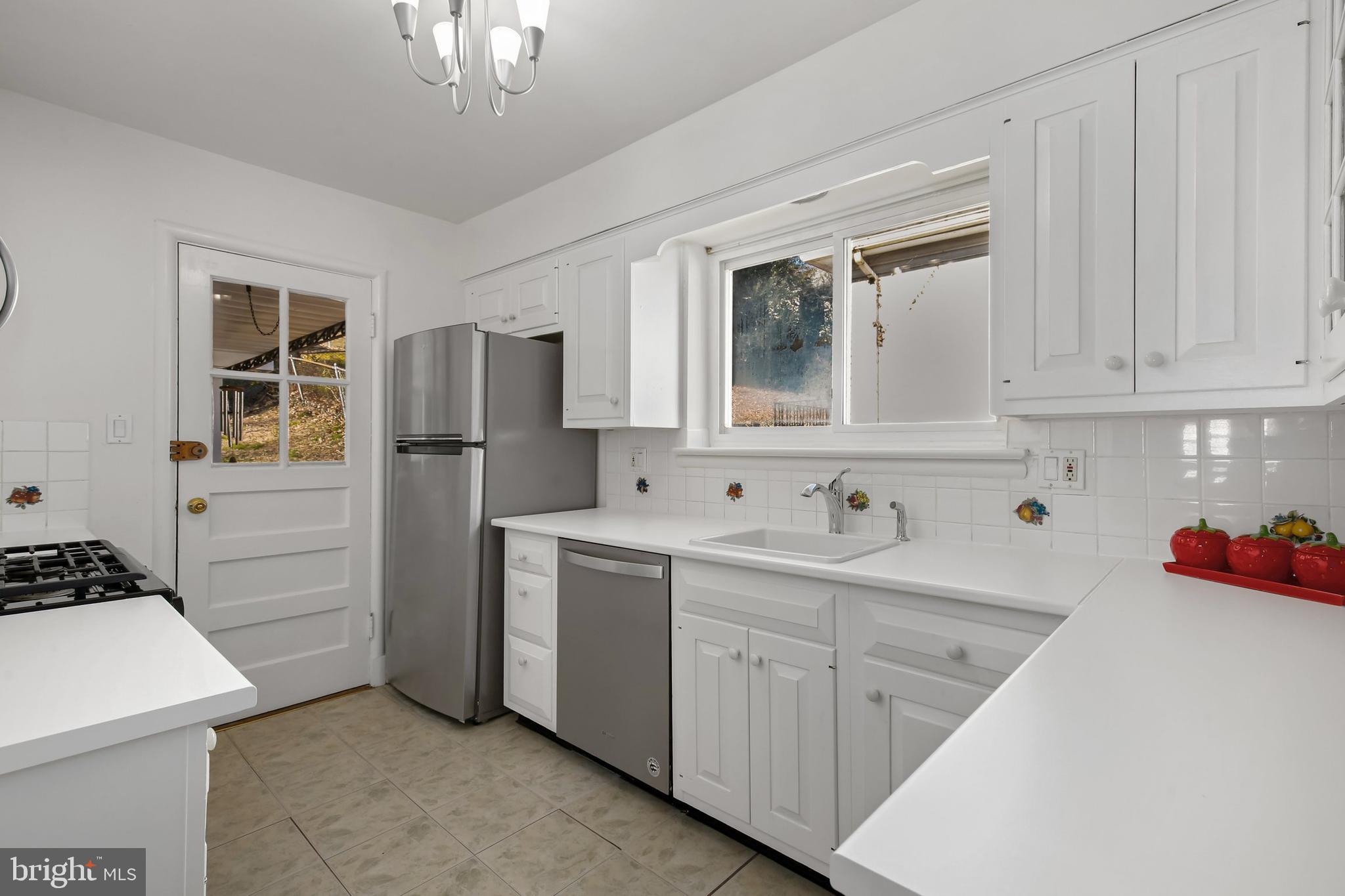 5612 Massachusetts Avenue Bethesda, MD 20816 - Photo 17 of 44