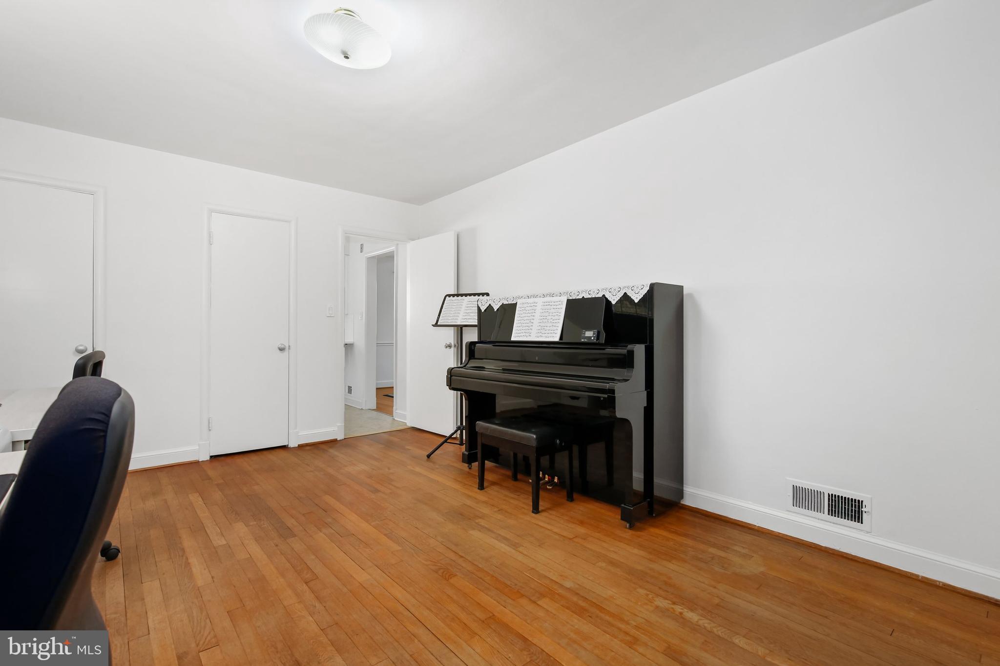 5612 Massachusetts Avenue Bethesda, MD 20816 - Photo 30 of 44