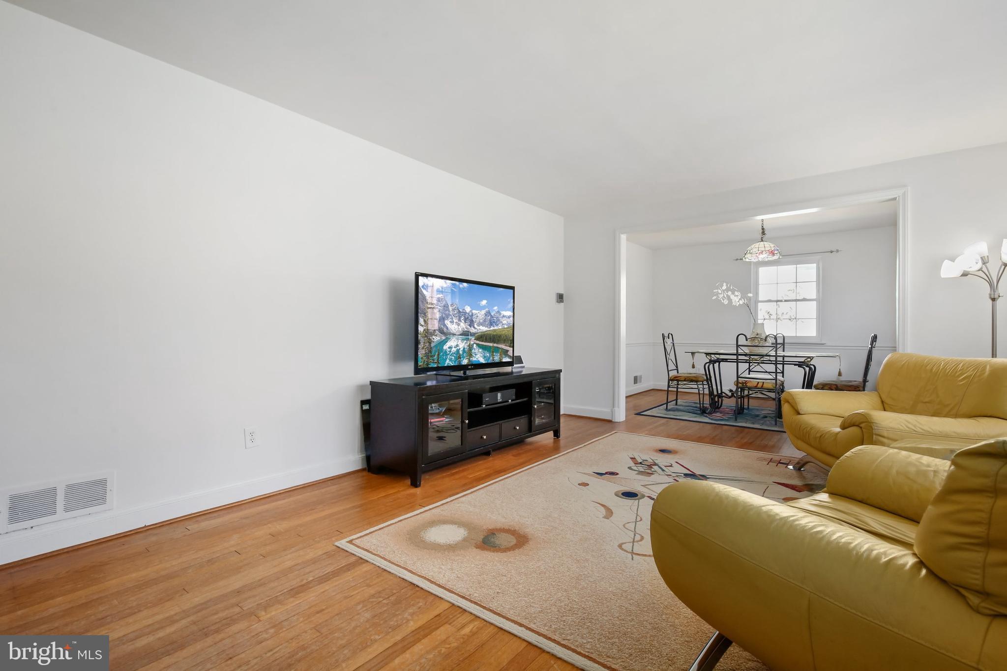 5612 Massachusetts Avenue Bethesda, MD 20816 - Photo 9 of 44