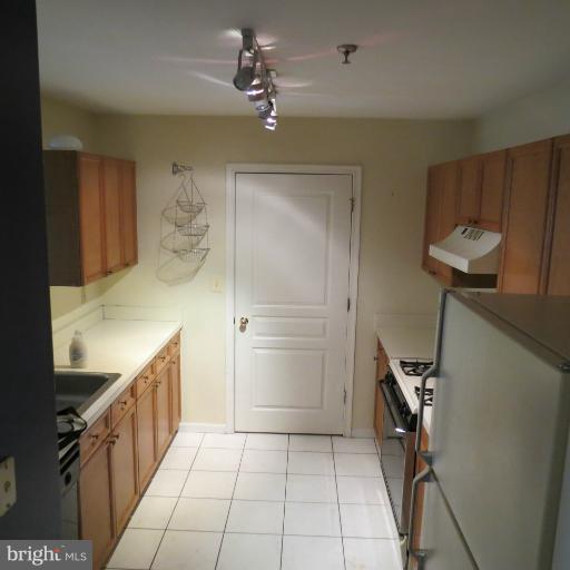 5573 Seminary Road, Unit 316 Falls Church, VA 22041 - Photo 11 of 20 Kitchen