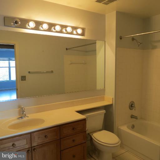 5573 Seminary Road, Unit 316 Falls Church, VA 22041 - Photo 3 of 20 Bath