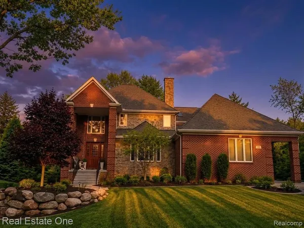 $1,050,000 | 960 Hill Hollow Court, Milford, MI 48381