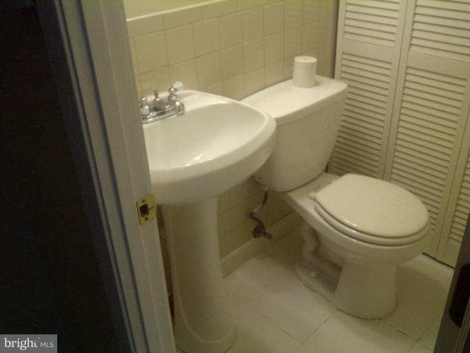 9328 Taney Road Manassas, VA 20110 - Photo 2 of 13 Bath