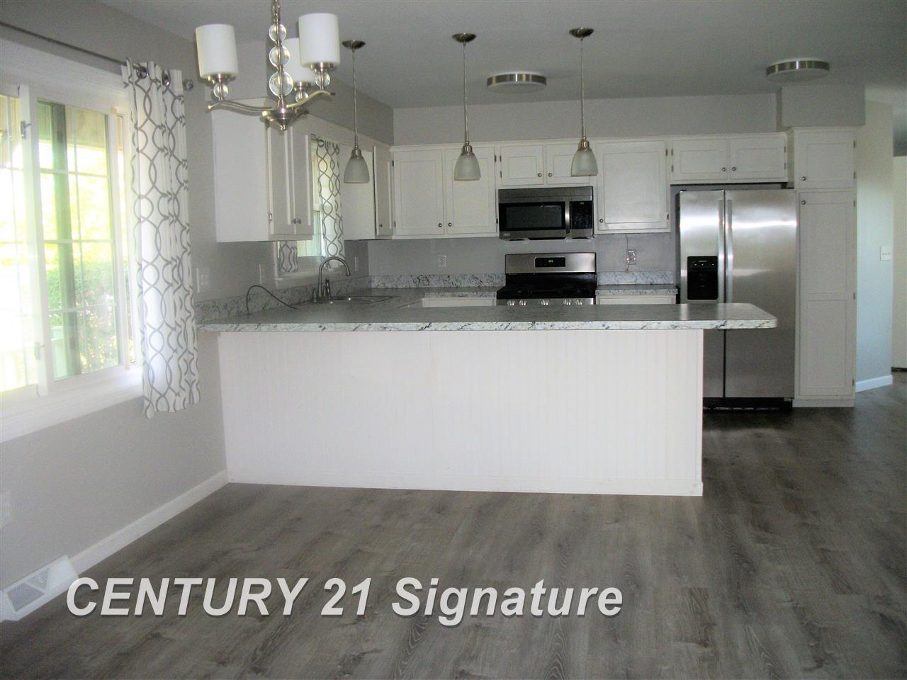 10621 Dice Road Freeland, MI 48623 - Photo 4 of 22