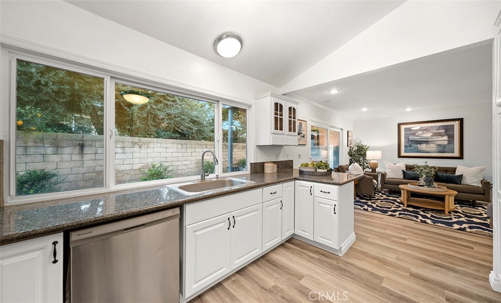 159 Los Alamitos Circle Placentia, CA 92870 - Photo 11 of 48 Open Kitchen, granite counters.