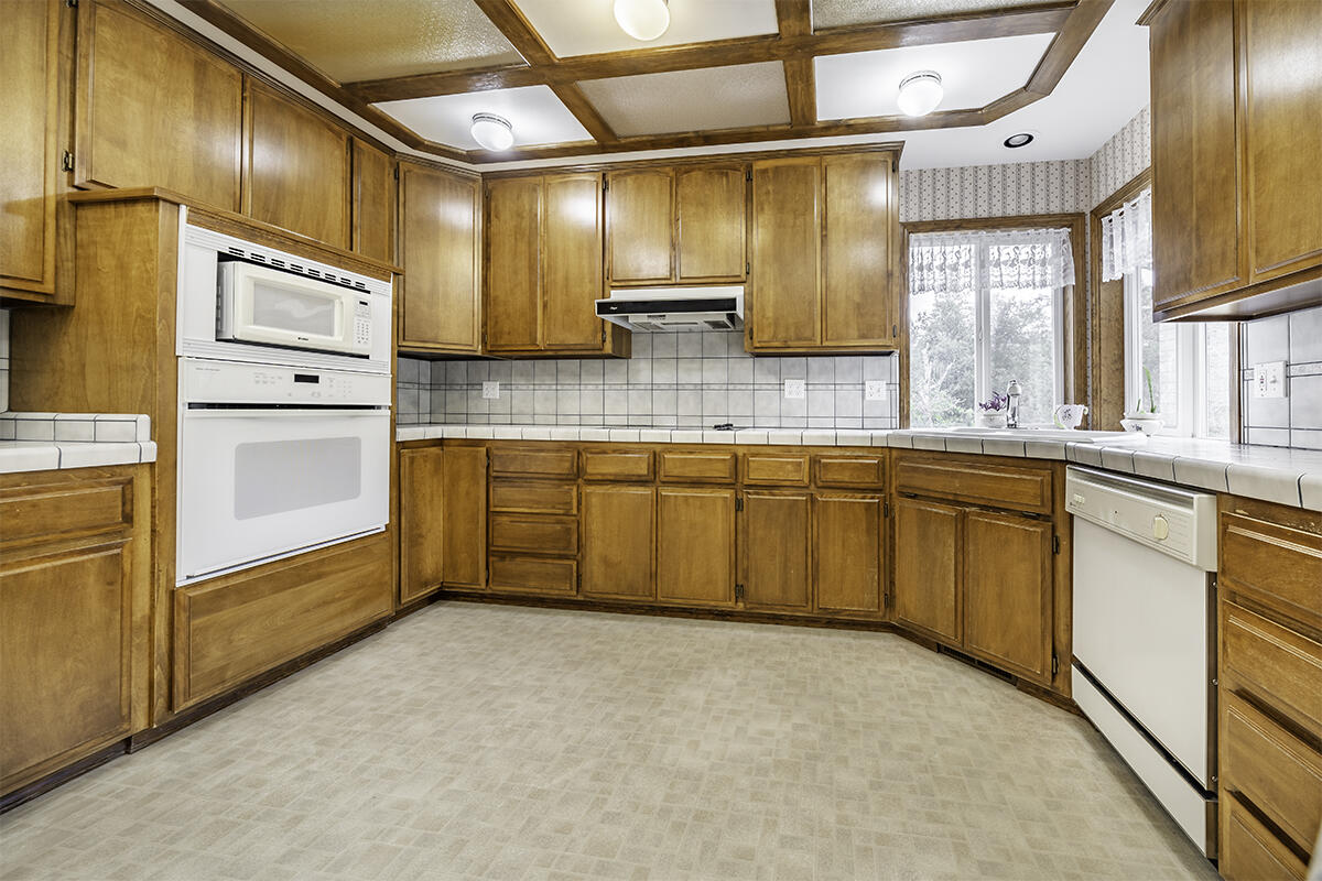 7255-7277 Upper Applegate Road Jacksonville, OR 97530 - Photo 13 of 36 a kitchen with stainless steel appliances granite countertop a sink and cabinets