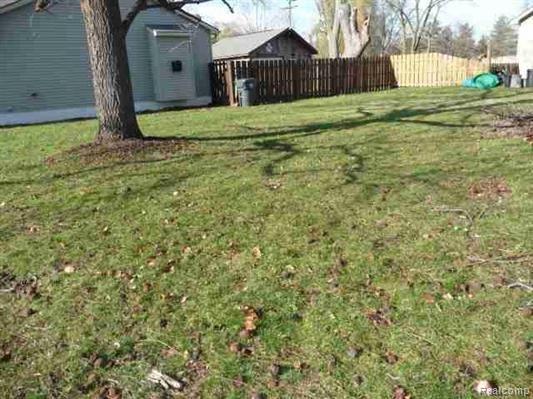 2295 Rochester Court Troy, MI 48083 - Photo 3 of 10 3.jpg