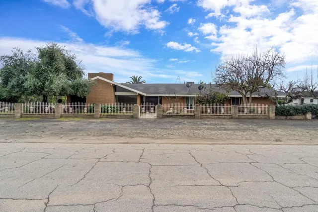 $1,590,000 | 14721 East Tulare Avenue, Sanger, CA 93657