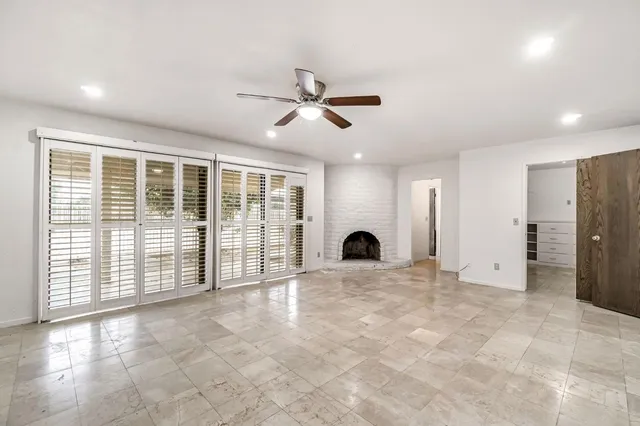 a view of a yard with a fountain