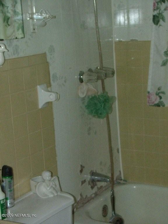 5714 Old Kings Road Jacksonville, FL 32254 - Photo 9 of 14 Bathroom