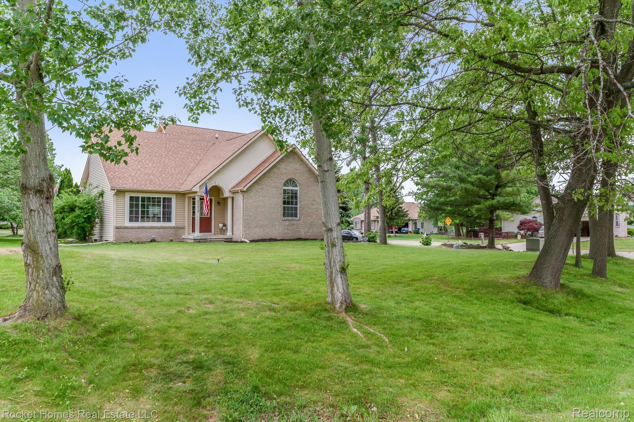 2419 Grove Park Road Fenton, MI 48430 - Photo 3 of 32 CNG_5989.jpg
