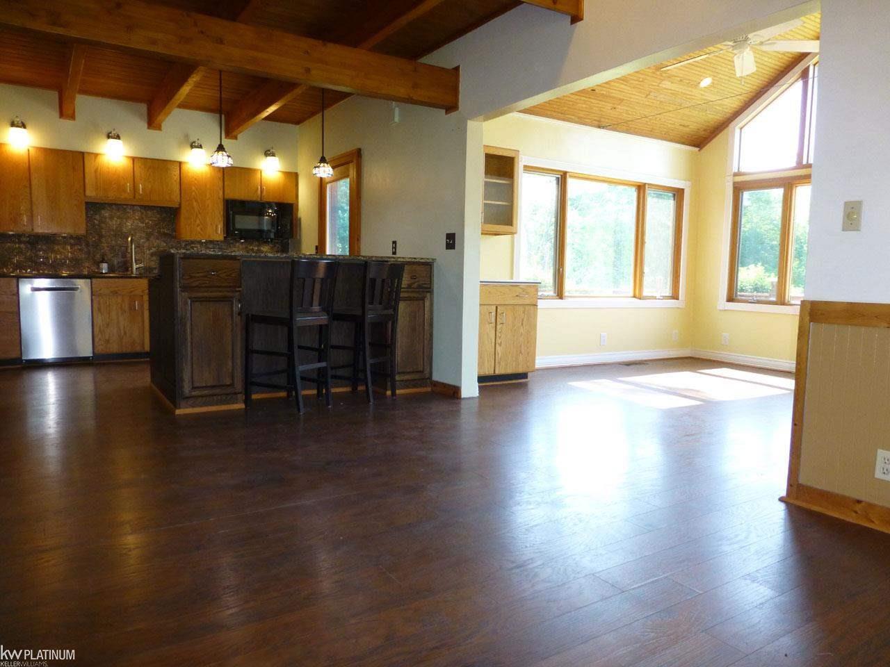 8211 Frith Road Columbus, MI 48063 - Photo 6 of 88