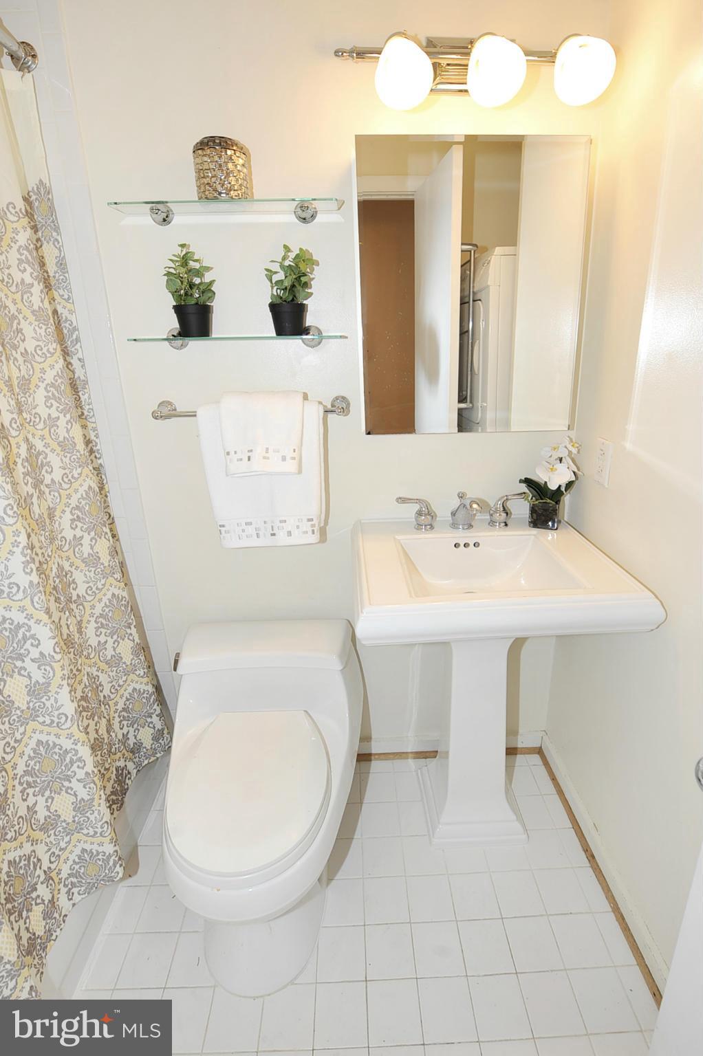 2011 Columbia Road Northwest, Unit 4 Washington, DC 20009 - Photo 15 of 22 Bath