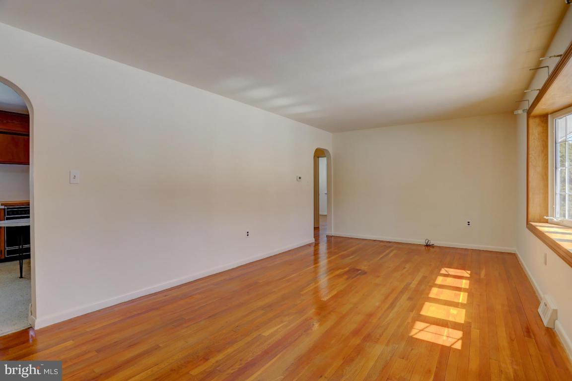 1553 Zarker Road Lancaster, PA 17601 - Photo 3 of 21