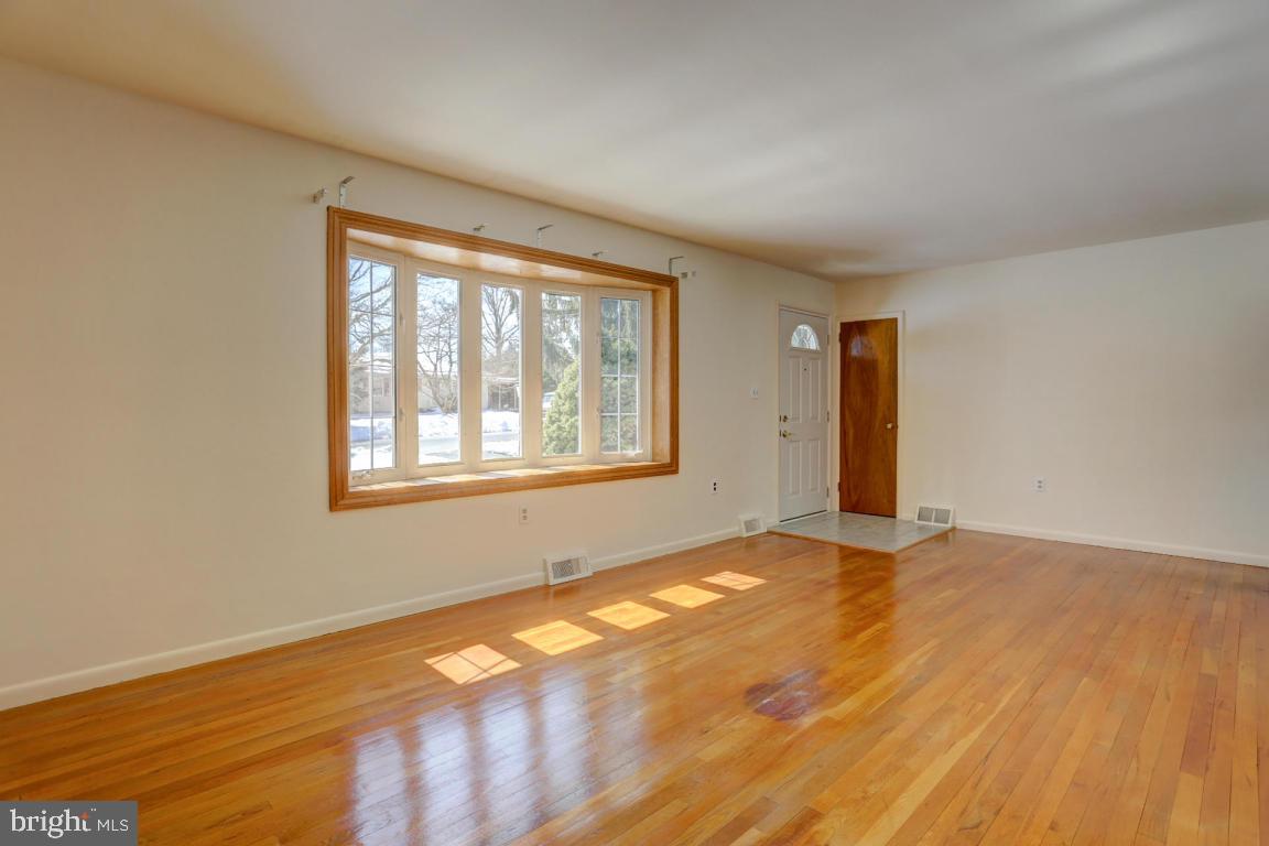 1553 Zarker Road Lancaster, PA 17601 - Photo 4 of 21