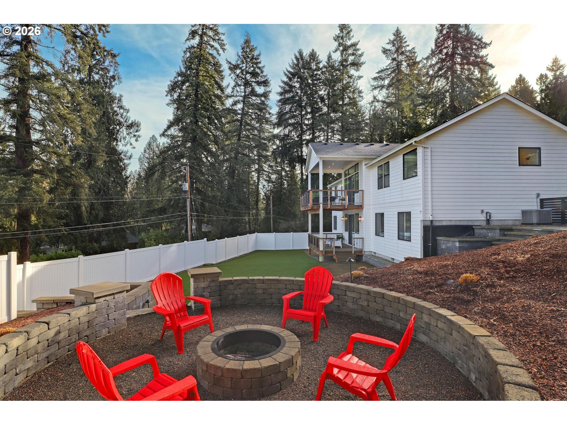 4022 Southeast Aldercrest Road Milwaukie, OR 97222 - Photo 36 of 40 a view of backyard of the house