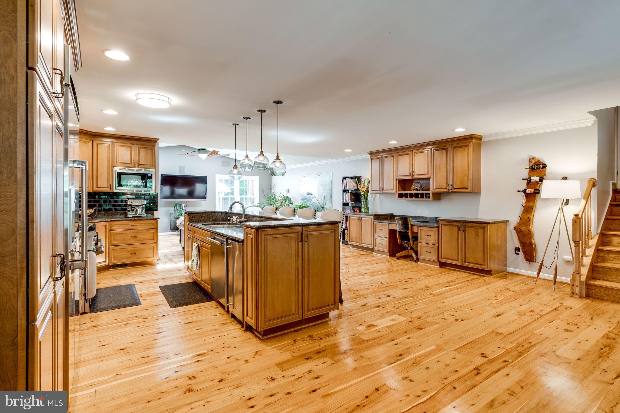 6219 Tyner Street Springfield, VA 22152 - Photo 5 of 53