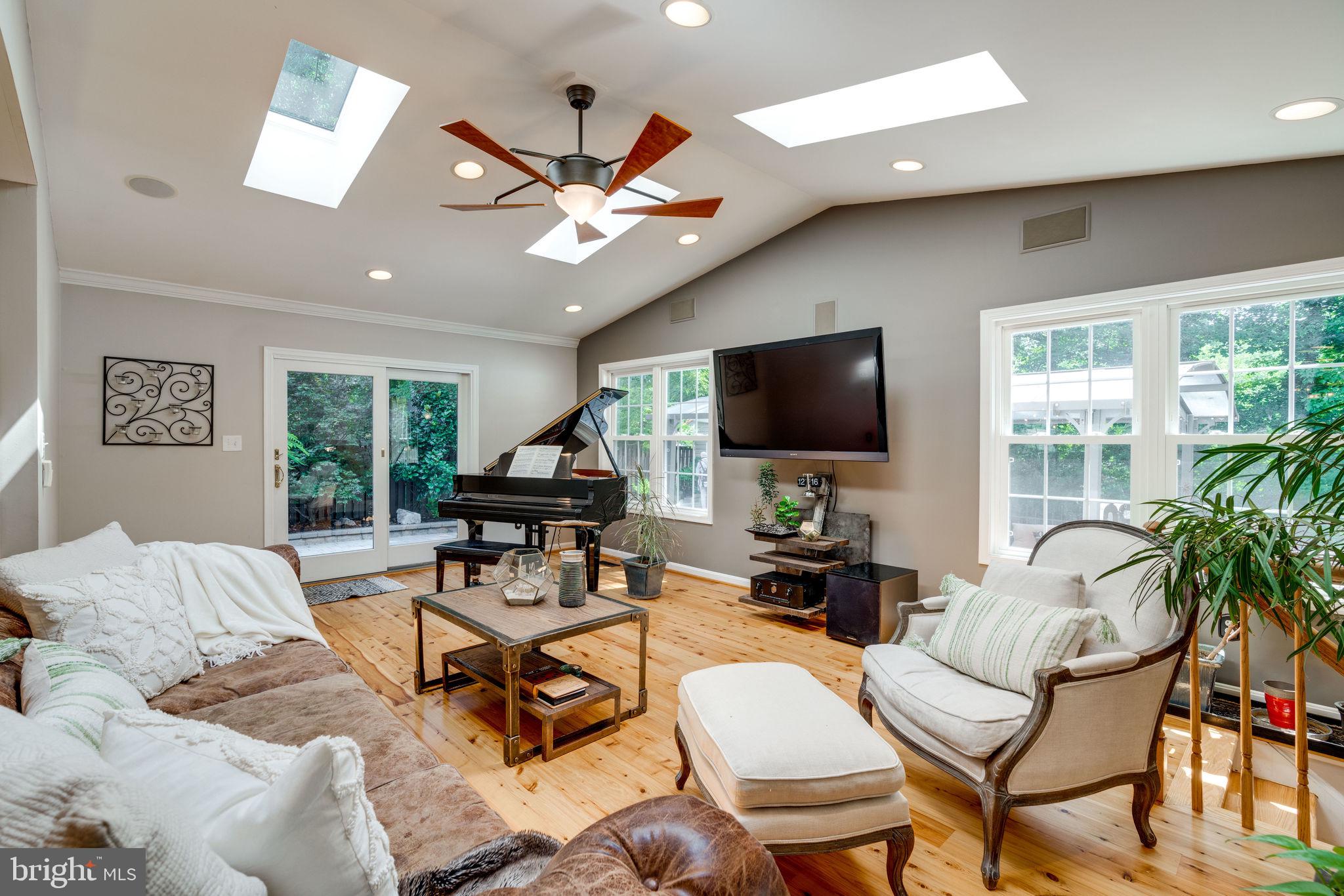 6219 Tyner Street Springfield, VA 22152 - Photo 6 of 53