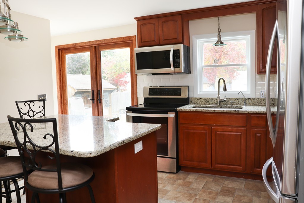 28 Southern Road Springfield, MA 01129 - Photo 3 of 14 Gallery Image 3