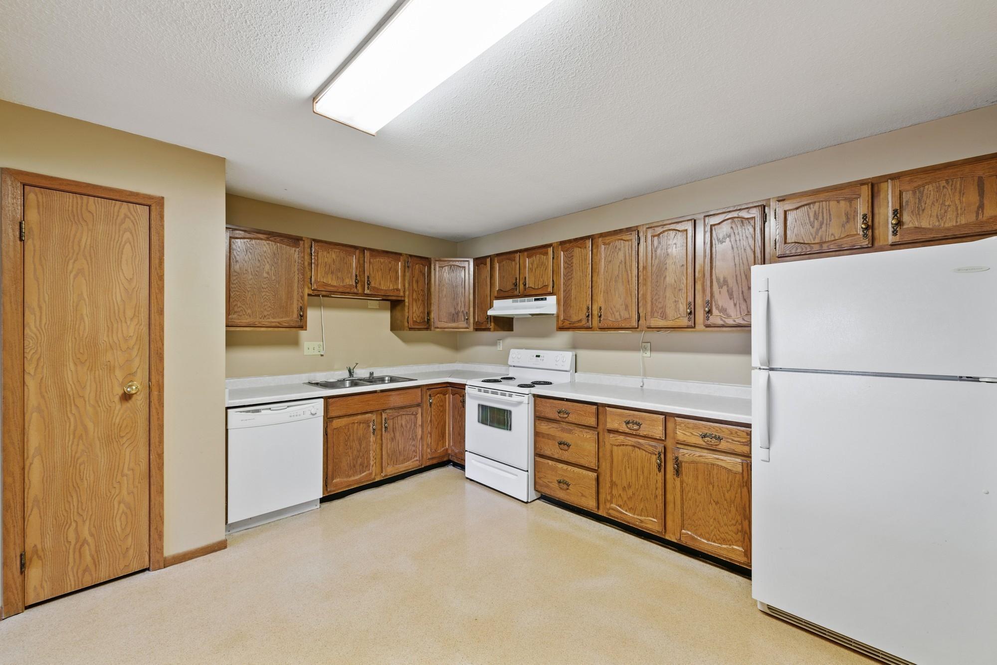 755 Sandhill Point Road, Unit BB Hudson, WI 54016 - Photo 8 of 14 Gallery Image 8