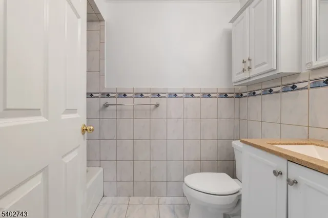 $2,600 | 1020 Laura Street, Unit 2, Elizabeth, NJ 07201