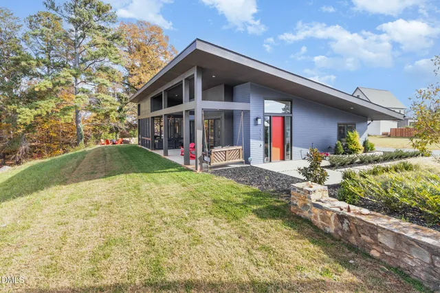 a view of a house with backyard and sitting area
